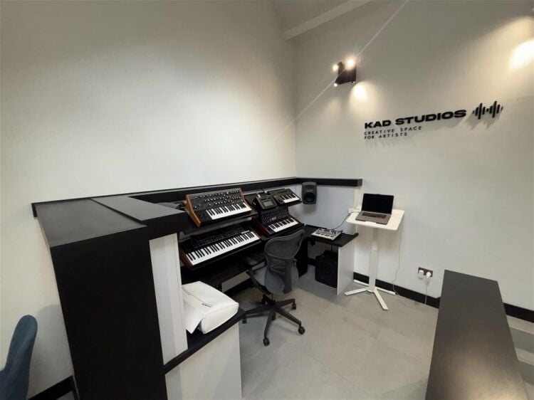 Vacant Unit For Sale in Bradford Photo 5