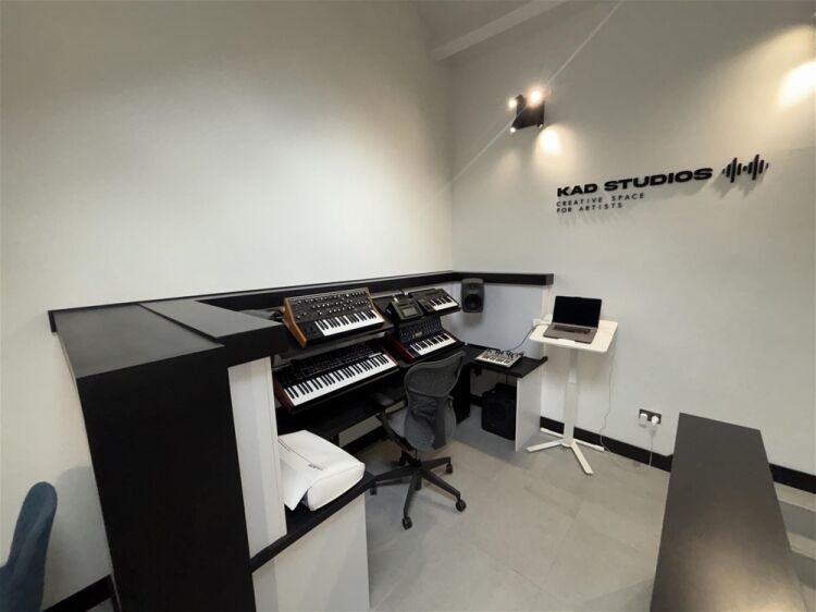 Vacant Unit For Sale in Bradford Photo 5