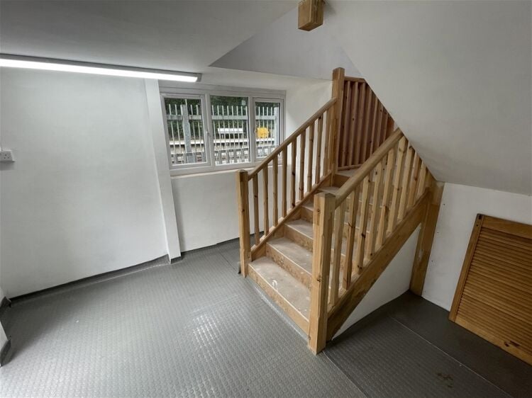 Recently constructed Two-storey office/ retails premises For Sale in Chulmleigh Photo 5