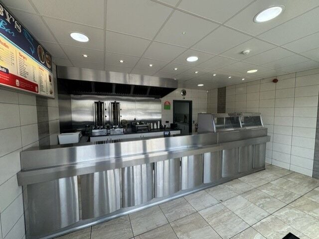 Leasehold Fish & Chip Takeaway Located In Smith’s Wood, Birmingham Photo 5