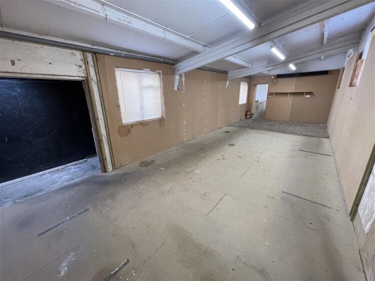Town Centre Store/Workshop To Let For Sale in Newton Abbot