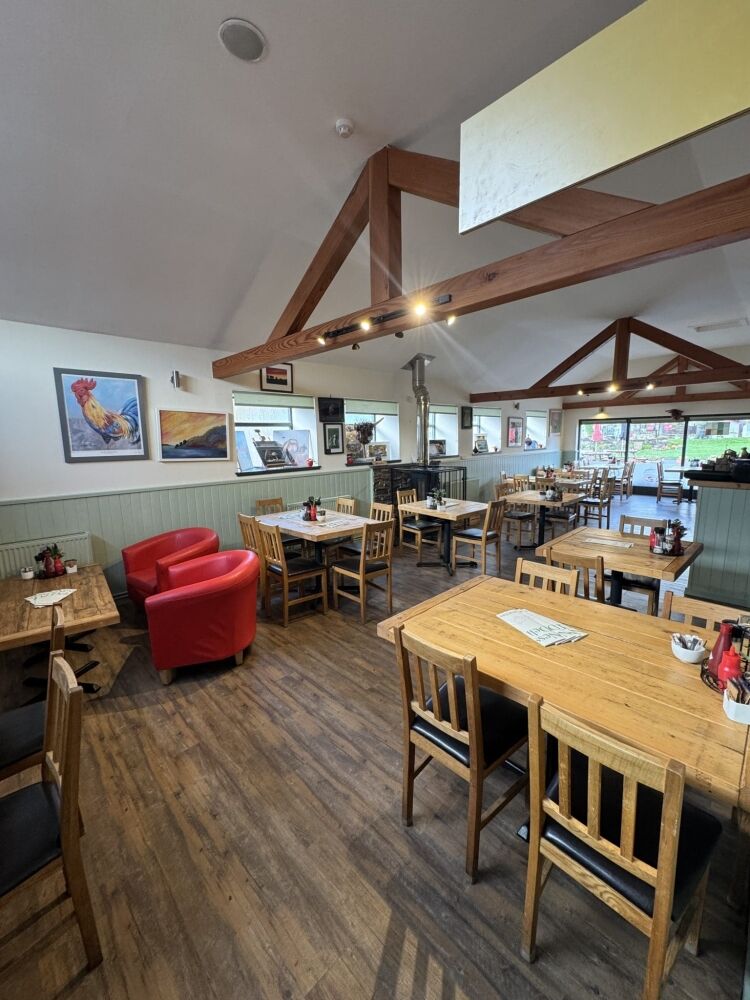Freehold café/coffee shop in the heart of the Loch Ness tourist village