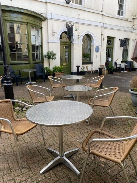 ATTRACTIVE COFFEE SHOP, BISTRO, CAFE in AFFLUENT MONMOUTHSHIRE TOWN