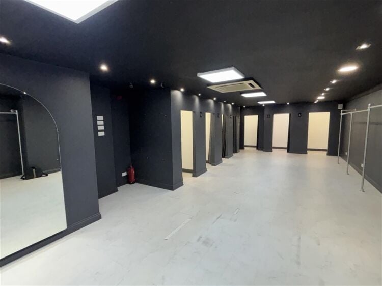 Vacant Unit For Sale in Brighouse