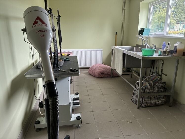 Highly Rated Boarding Kennels and Cattery with detatched 5 Bedroom House