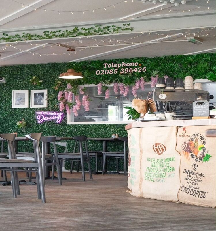 Upmarket café-restaurant seating 70+ in well populated suburb Photo 5