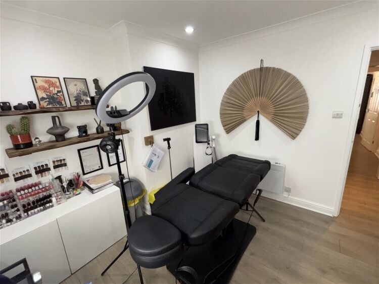 Vacant Unit For Sale in Leeds