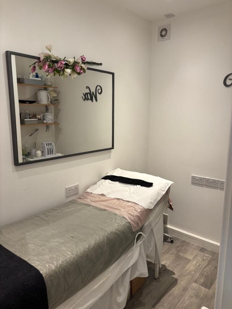 Freehold Hair and Beauty Business + 1-Bed Flat | Strong Rental Income | Development Potential Photo 5