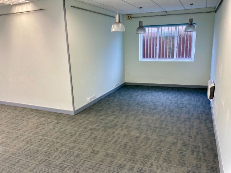 EMPTY RETAIL PREMISES