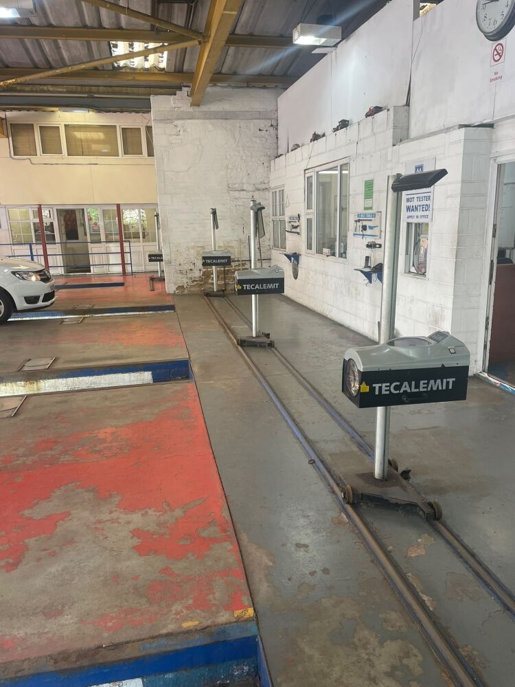 Profitable MOT-Only Testing Centre with 8,000 Annual Tests and Four-Bay Facility Photo 5