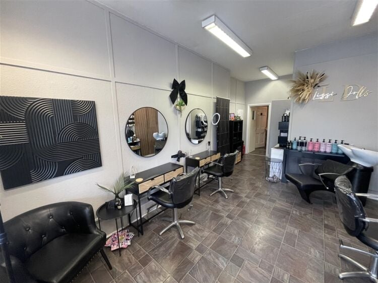 Retail Premises in a Prime Position To Let For Sale in Newton Abbot Photo 5
