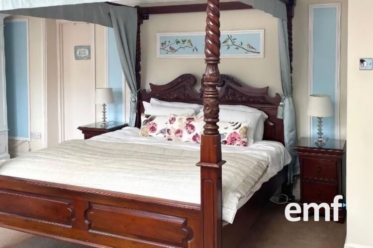 Impressive Freehold Guest House/Hotel