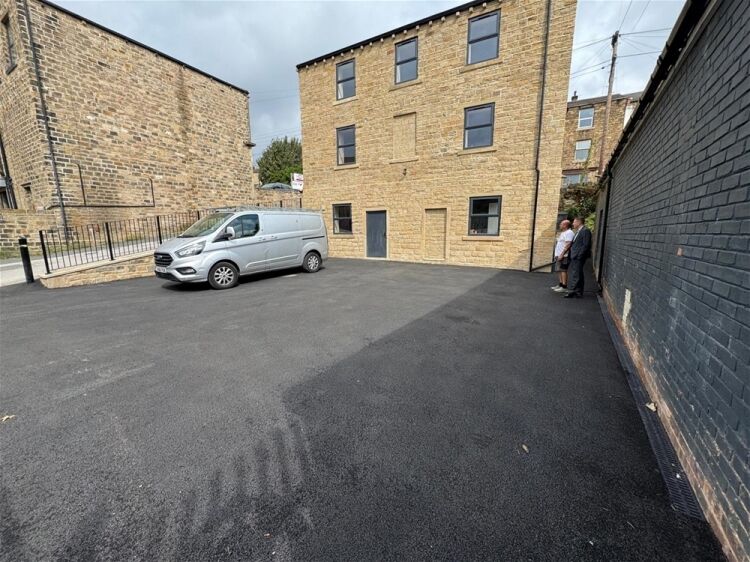 Vacant Unit For Sale in Mirfield
