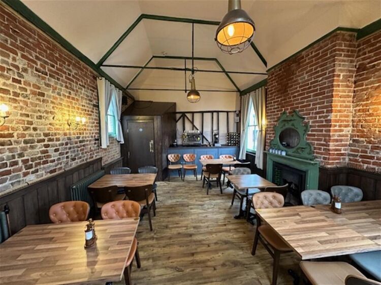 FREEHOLD GRADE II LISTED LIC. PUBLIC HOUSE & RESTAURANT