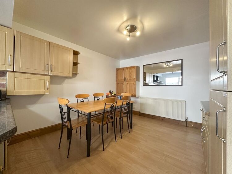 House of Multiple Occupancy and Self Contained Annex Photo 5