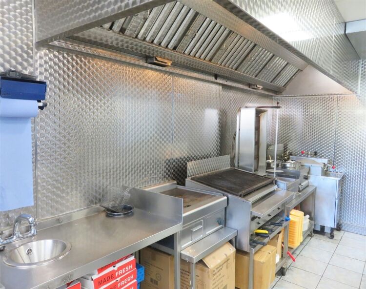 Long-established fish & chip shop, Orpington parade Photo 5