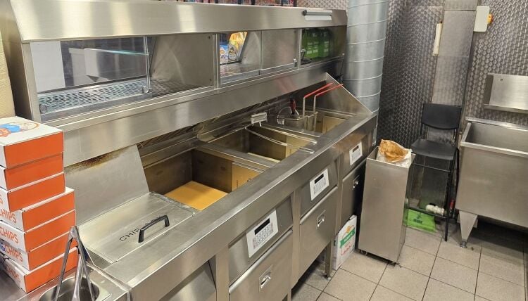 Well established modern fish & chip shop trading evening only