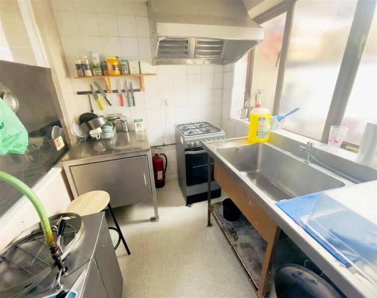 Spacious detached fish & chip shop, Wellingborough Photo 5