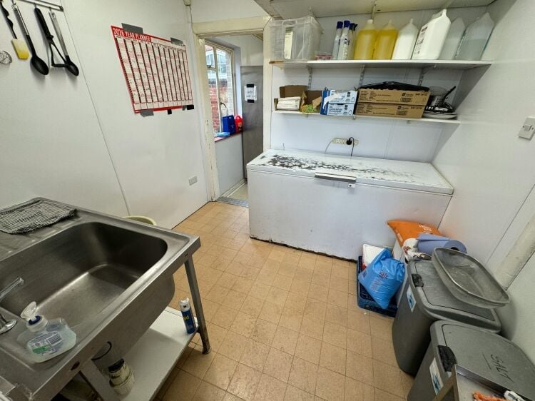 Profitable Fish & Chip Shop and 3 Bedroom Self-Contained Flat Photo 5