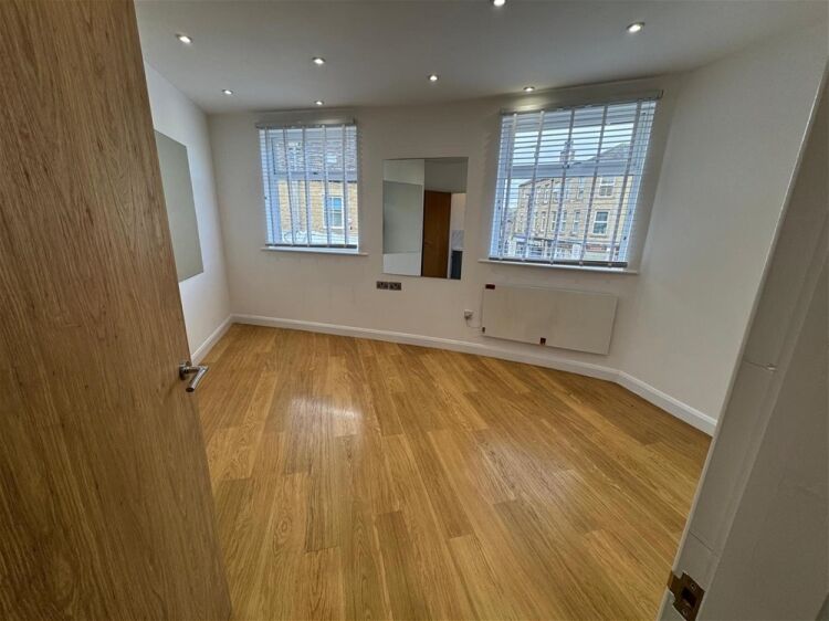 Vacant Unit For Sale in Elland