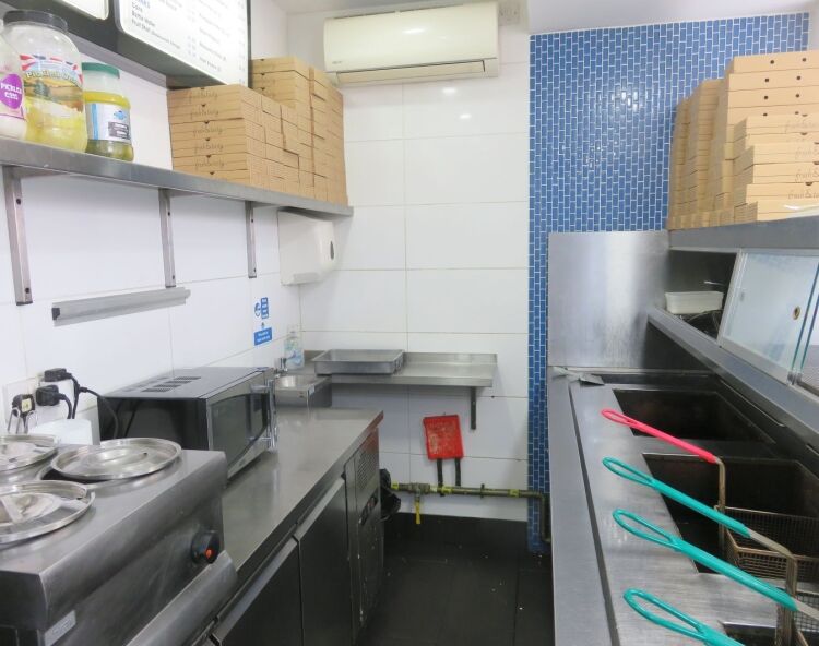Modern semi-detached fish & chips business trading evenings only, closing 9.00 pm latest Photo 5