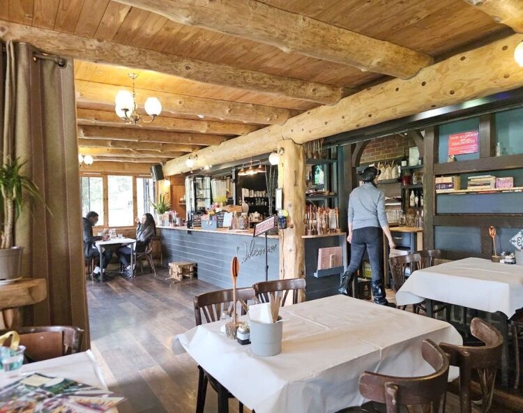 Exceptional uniquely styled & fully fitted & equipped completely unopposed Cafe. Photo 5