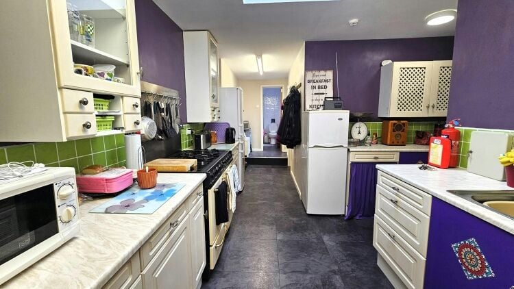 Well Presented Centrally Located B&B Suiting Various Uses S.T.P.P. Photo 5