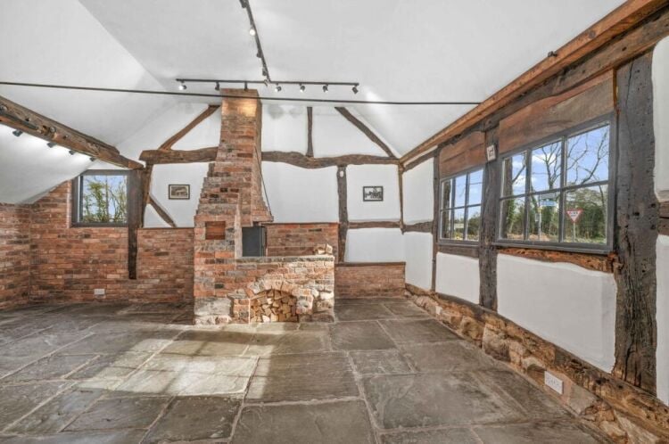 Charming Commercial Property To-Let Located In Claverdon