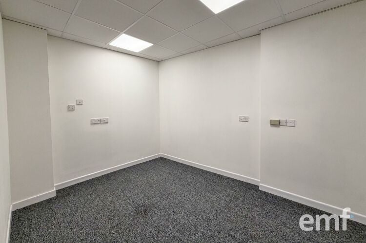 Freehold Commercial Investment Photo 5