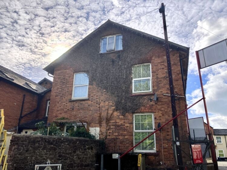 INVESTMENT PROPERTY/DEVELOPMENT OPPORTUNITY/EMPTY RETAIL PREMSIES Photo 5