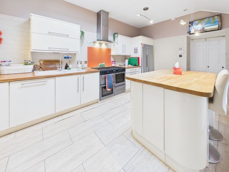 Elegant Ferryhill Property Offering Turnkey Guest House Opportunity Photo 5