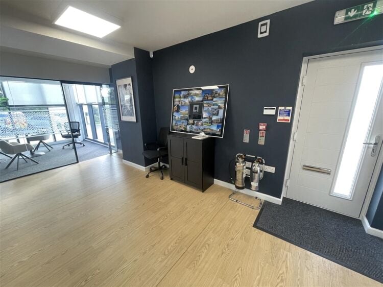 Modern Office Suite off the A38 To Let For Sale in Newton Abbot Photo 5