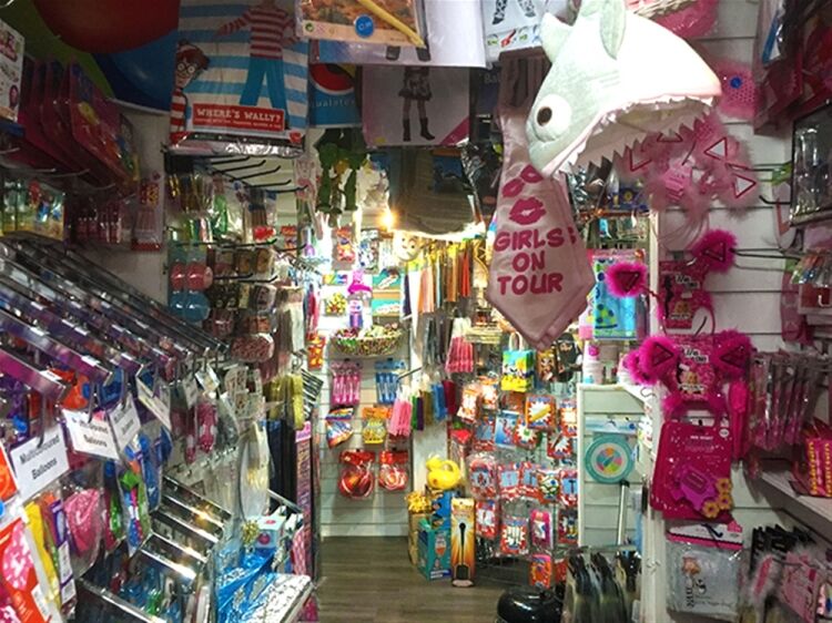 POPULAR PARTY SUPPLIES SHOP - WARWICKSHIRE Photo 6