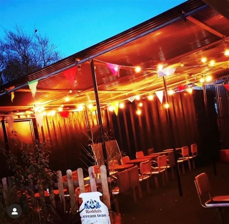 VERY POPULAR, WELL ESTABLISHED INDOOR FAMILY ENTERTAINMENT VENUE