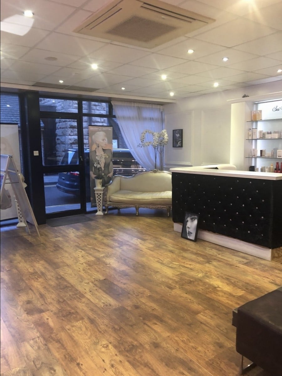 Hair and beauty salon to lease