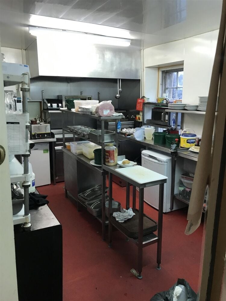 TRADITIONAL TEA ROOMS & COFFEE SHOP IN DERBYSHIRE TOWN CENTRE Photo 6