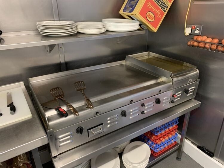 TRADITIONAL DAYTIME COFFEE SHOP & RESTAURANT IN LLANELLI