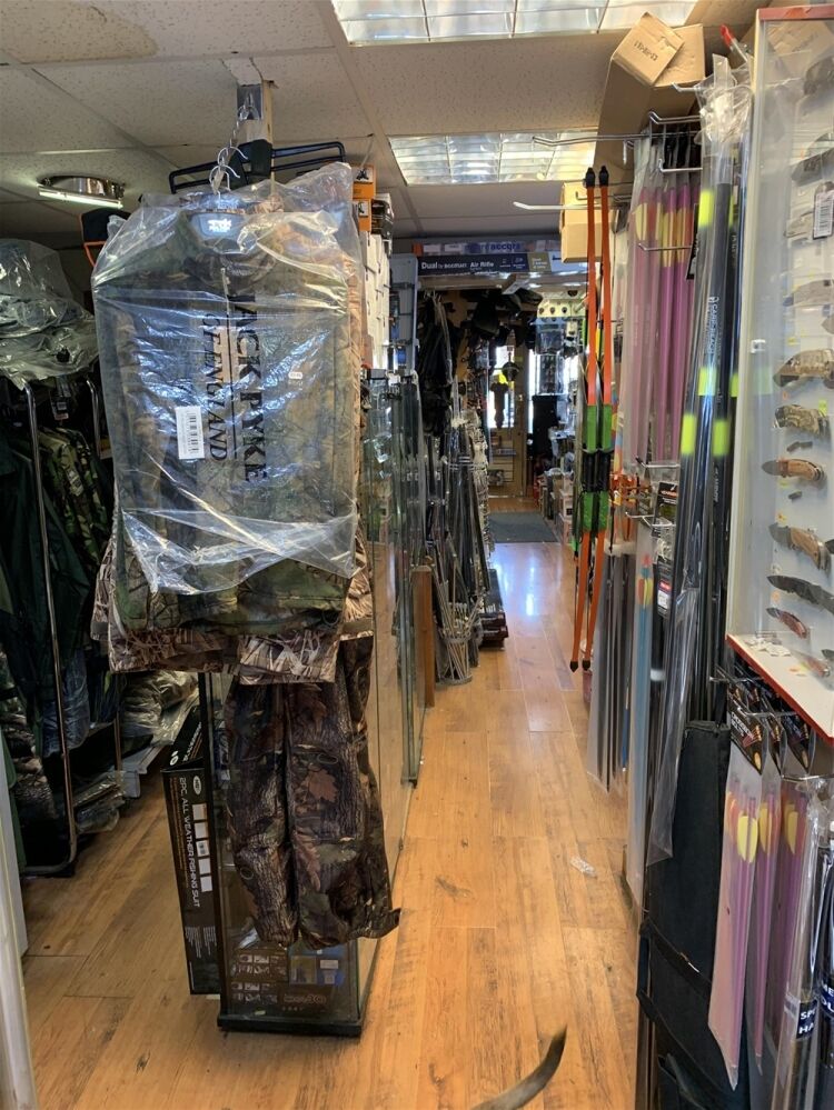 TOWN CENTRE RETAIL FISHING TACKLE & HUNTING EQUIPMENT EMPORIUM NEAR NEWPORT/GWENT