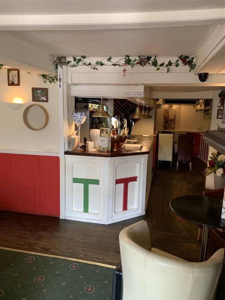 STUNNING FINE DINING ITALIAN RESTAURANT & BAR WITH FAMILY APARTMENT NEAR NEWARK