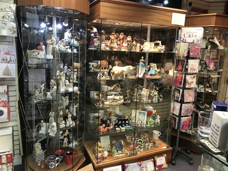 HIGH QUALITY RETAIL GIFTS & CARDS EMPORIUM IN SANDBACH TOWN CENTRE Photo 6