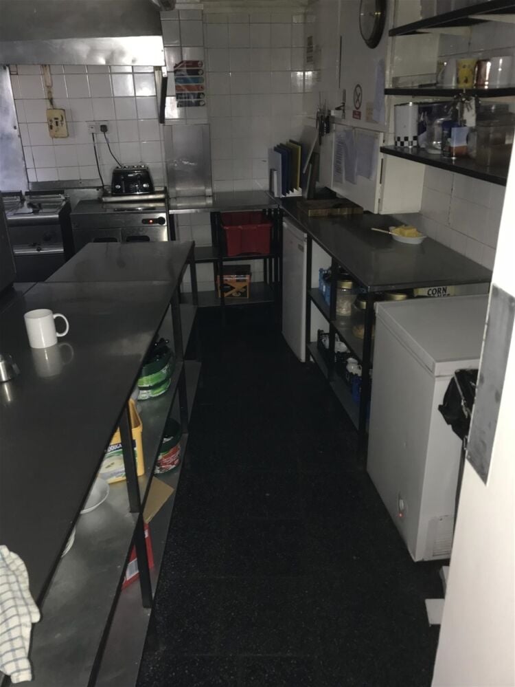 FULLY LICENSED FREEHOLD HOTEL/RESTAURANT & FUNCTION VENUE IN WARMINSTER TOWN CENTRE