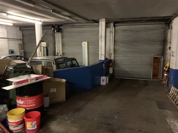 FREEHOLD MOT TESTING & REPAIRS CENTRE IN SOUTH WALES M4 CORRIDOR