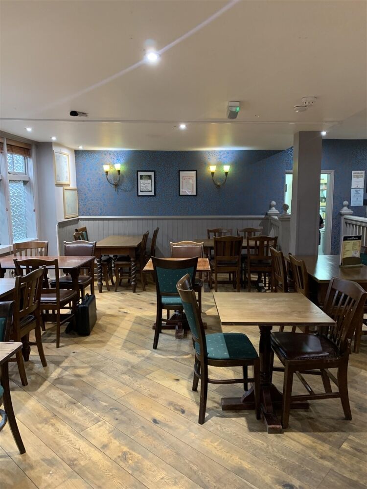 IMPRESSIVE PUBLIC HOUSE/RESTAURANT & HOTEL IN CHATTERIS TOWN CENTRE