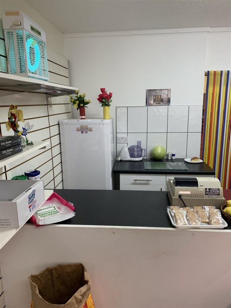 FREEHOLD TRADITIONAL FISHMONGER IN ALVA TOWN CENTRE