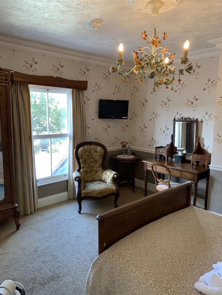 STUNNING FREEHOLD BED & BREAKFAST GUEST HOUSE IN STRATFORD UPON AVON Photo 6