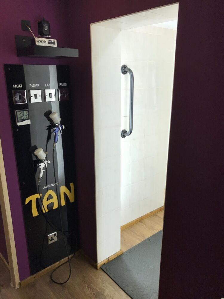 LASER BEAUTY & AESTHETICS STUDIO IN SOUTHAMPTON SUBURB Photo 6