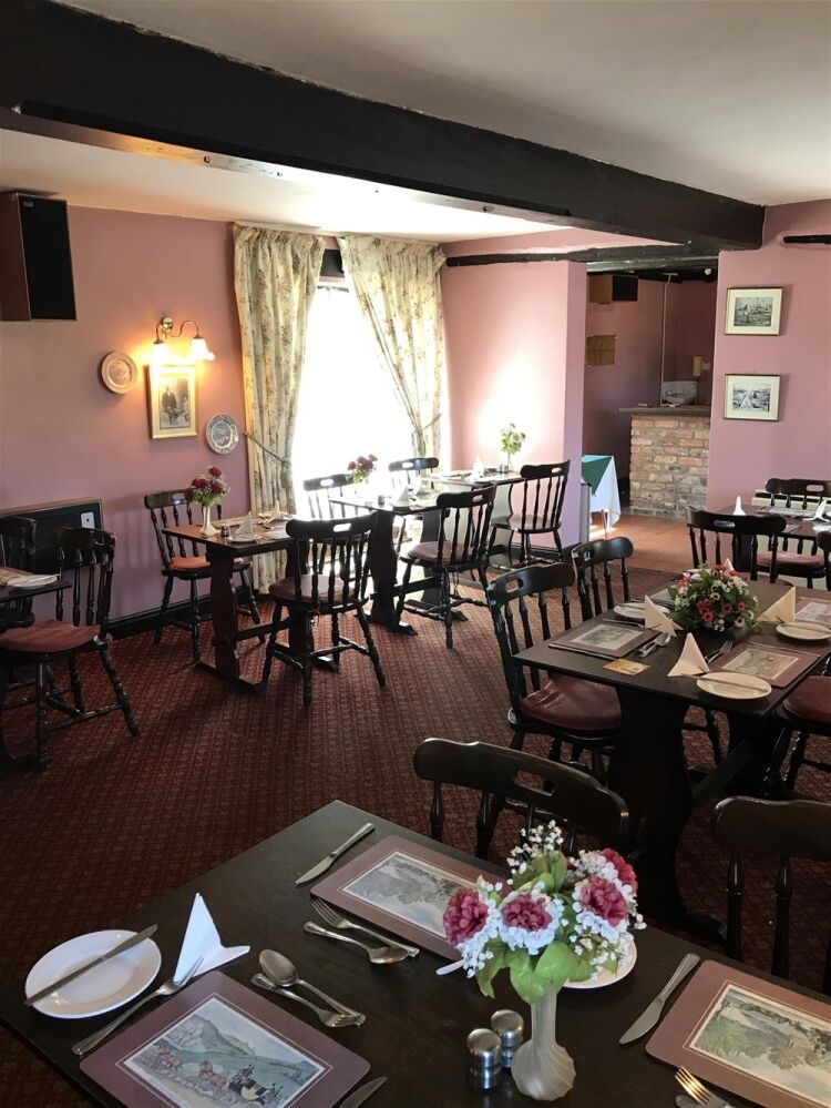 IMPRESSIVE FREEHOLD VILLAGE PUBLIC HOUSE & RESTAURANT IN THE CAMBRIDGESHIRE FENS