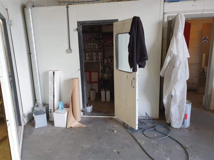 AUTO BODY REPAIRS & PAINT RESTORATION CENTRE NEAR EDINBURGH Photo 6