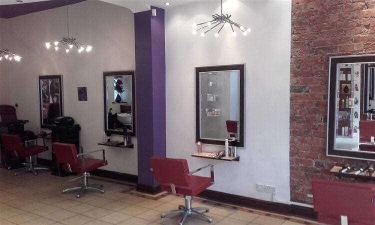 STYLISH UNISEX HAIR SALON ON GOLBORNE HIGH STREET