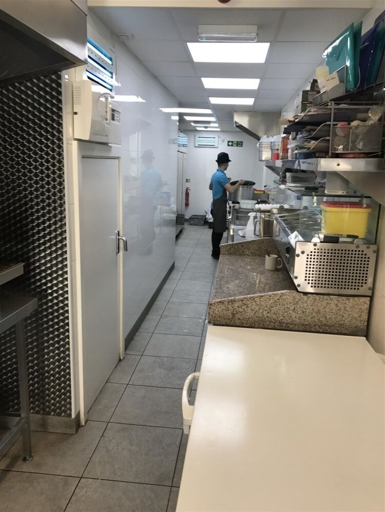 STUNNING FISH & CHIP RESTAURANT & FASTFOOD TAKEAWAY ON ALFRETON HIGH STREET